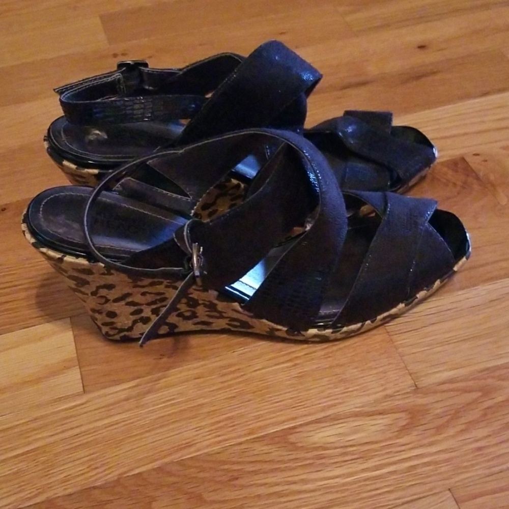 Shoes - Picture 2 of 4